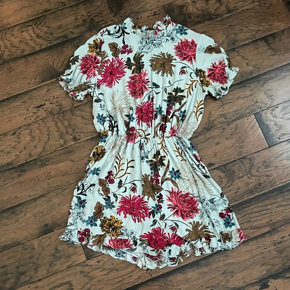 Never worn, light weight jumper perfect for summer